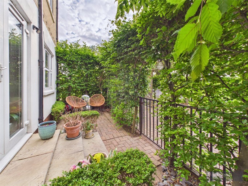 Portsmouth Road, Long Ditton, Surbiton, Surrey, KT6