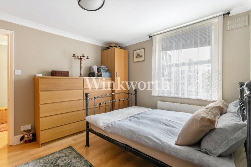 High Road, London, N22