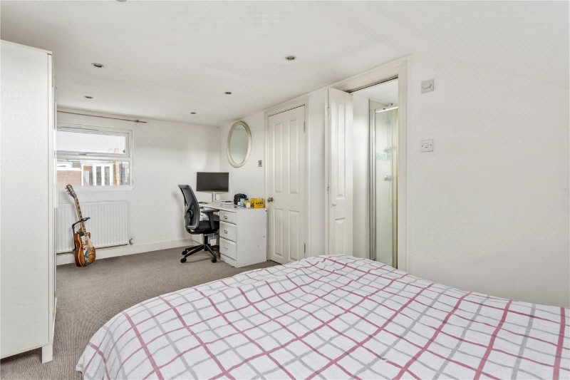 Graveney Road, London, SW17