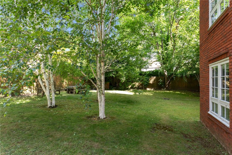 Sutherland Grove, Southfields, SW18