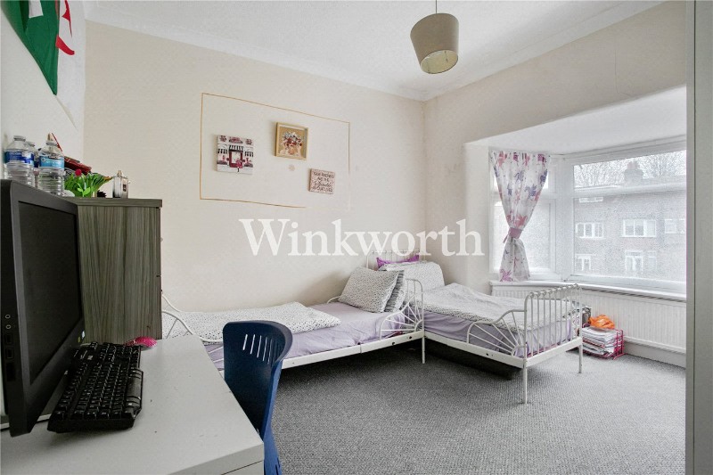 Arnold Gardens, London, N13