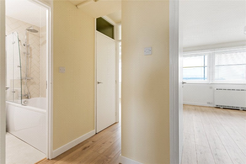 Sidney Street, London, E1