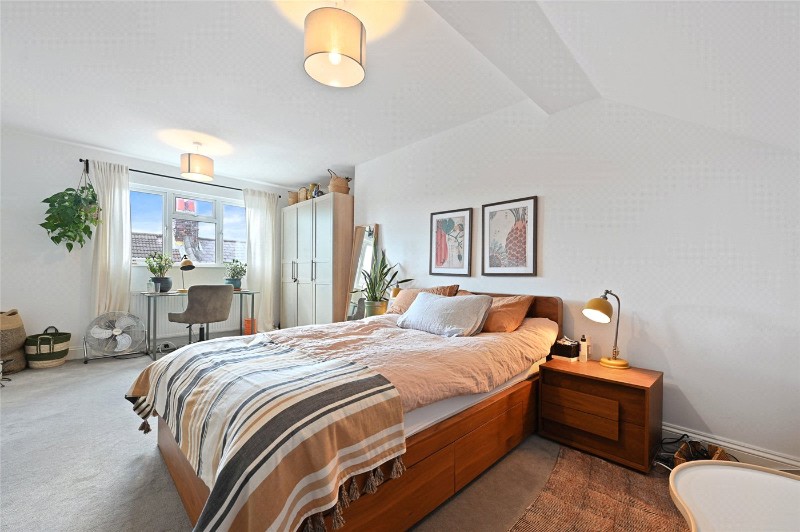 Oaklands Grove, London, W12