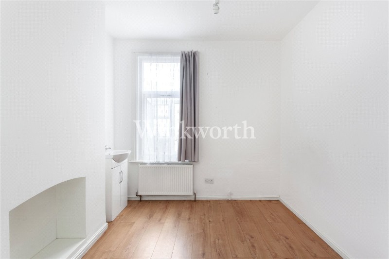 Chesterfield Gardens, Ground Floor Flat, London, N4