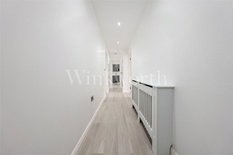 Wayside, London, NW11