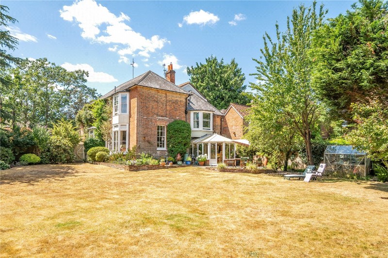 Trunk Road, Farnborough, Hampshire, GU14