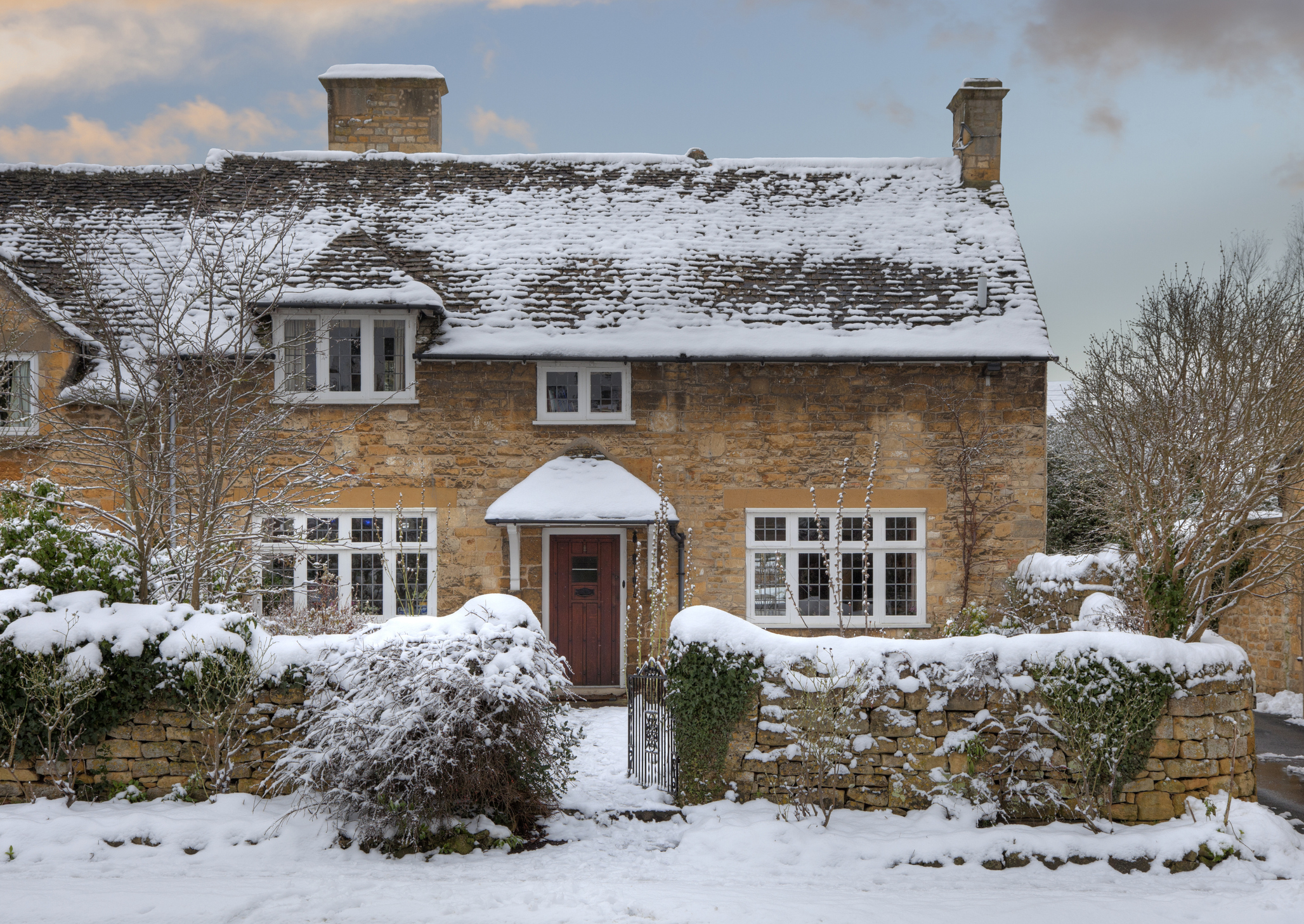 Snowy-cottage_1