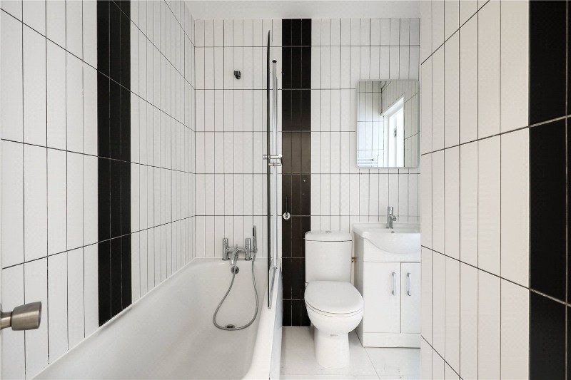 Gunnersbury Avenue, London, W5