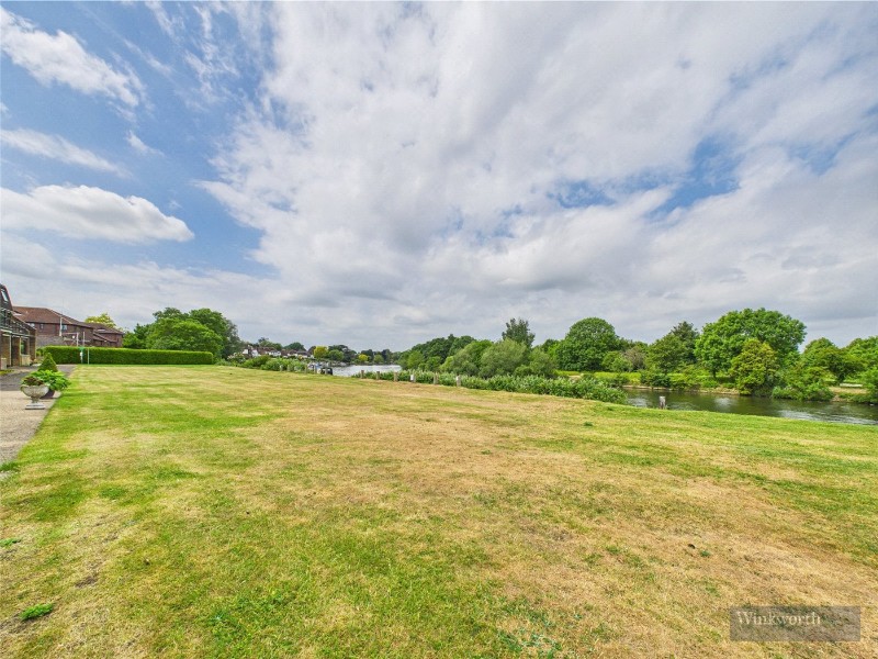 Ditton Reach, Thames Ditton, Surrey, KT7