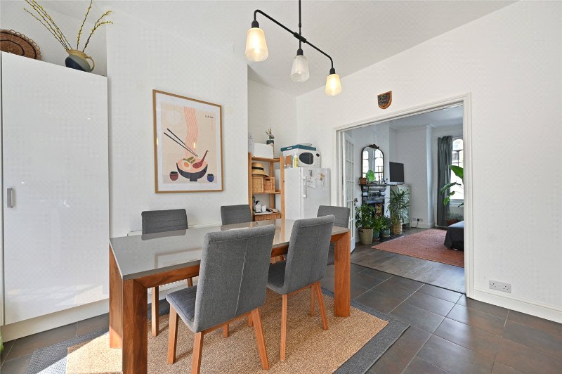 Oaklands Grove, London, W12