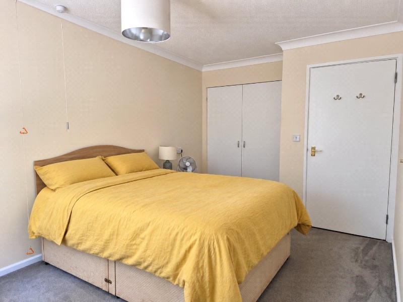 Hertswood Court, Hillside Gardens, High Barnet, EN5