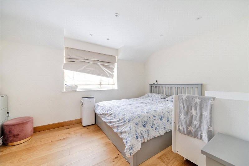 Tilford Street, Tilford, Farnham, Surrey, GU10