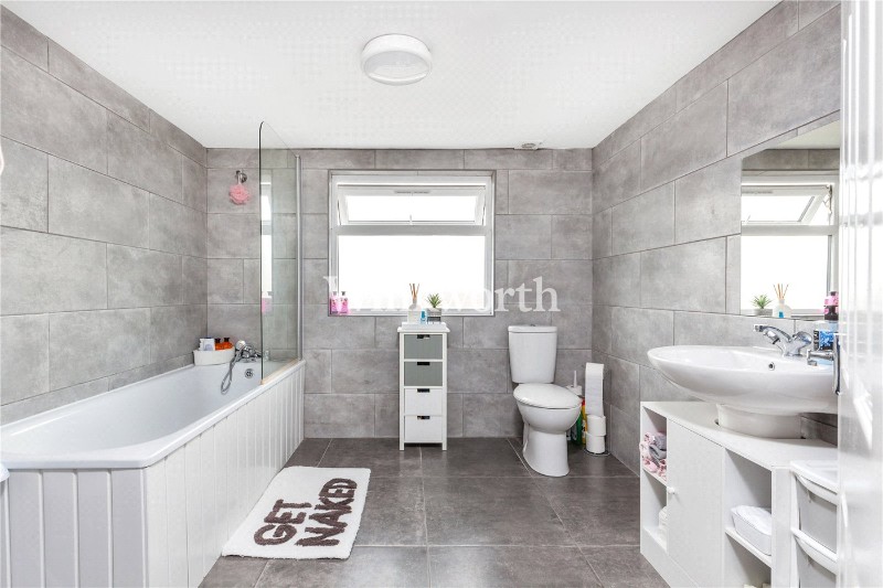Station Crescent, London, N15