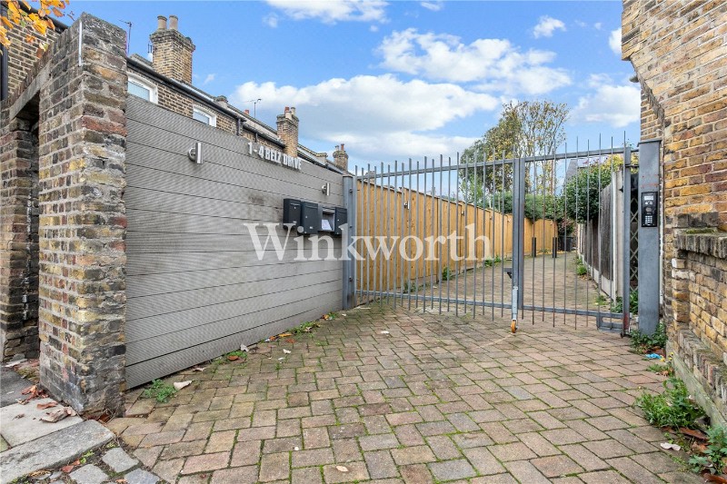 Belz Drive, London, N15