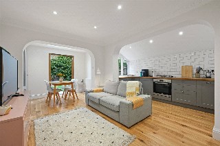 Bloemfontein Avenue, London, W12