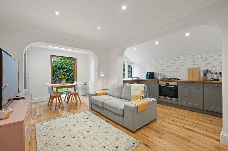 Bloemfontein Avenue, London, W12