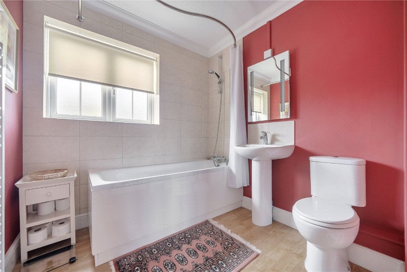 Bishops Road, Farnham, Surrey, GU9