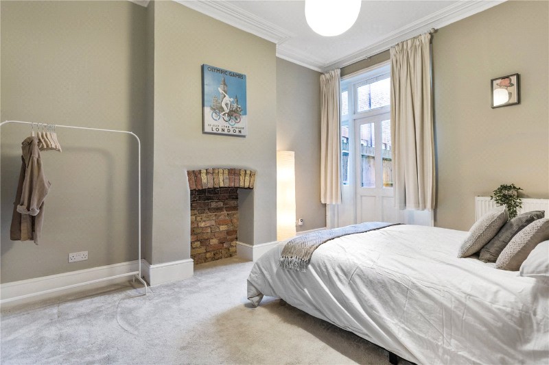 Salford Road, London, SW2
