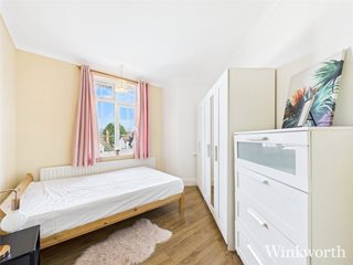 Northfield Avenue, London, W5