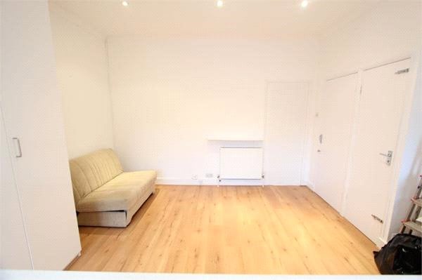 Beach Avenue, Leigh-on-Sea, SS9