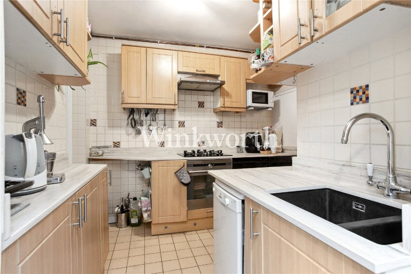 Station Crescent, London, N15