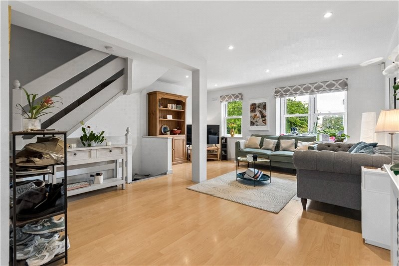 Whistlers Avenue, London, Morgans Walk, Battersea Church Road, SW11