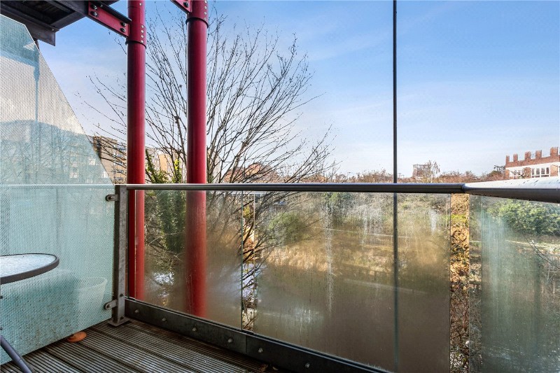 Commercial Road, London, E14