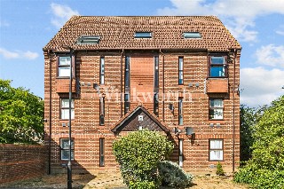 Pilgrims Close, London, N13