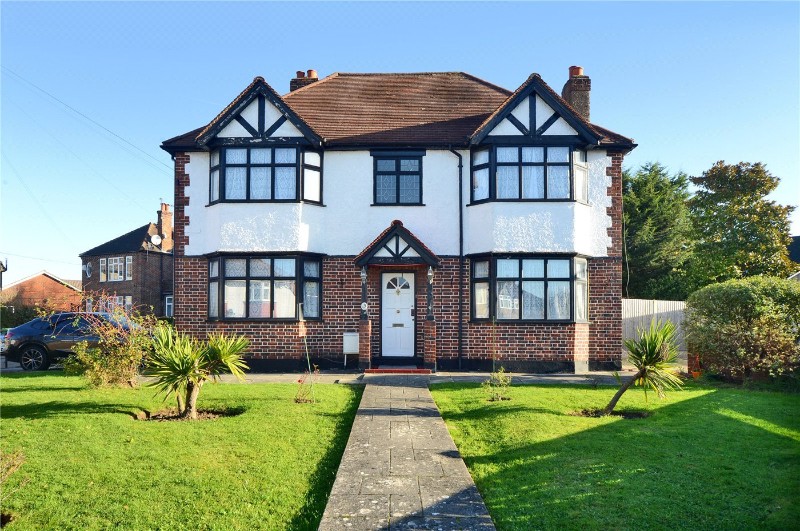 Hazlemere Gardens, Worcester Park, KT4