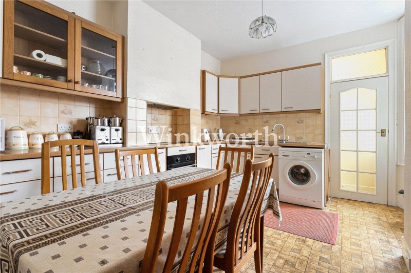 Caversham Avenue, London, N13