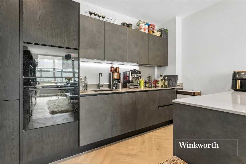 Oakleigh Road North, London, N20