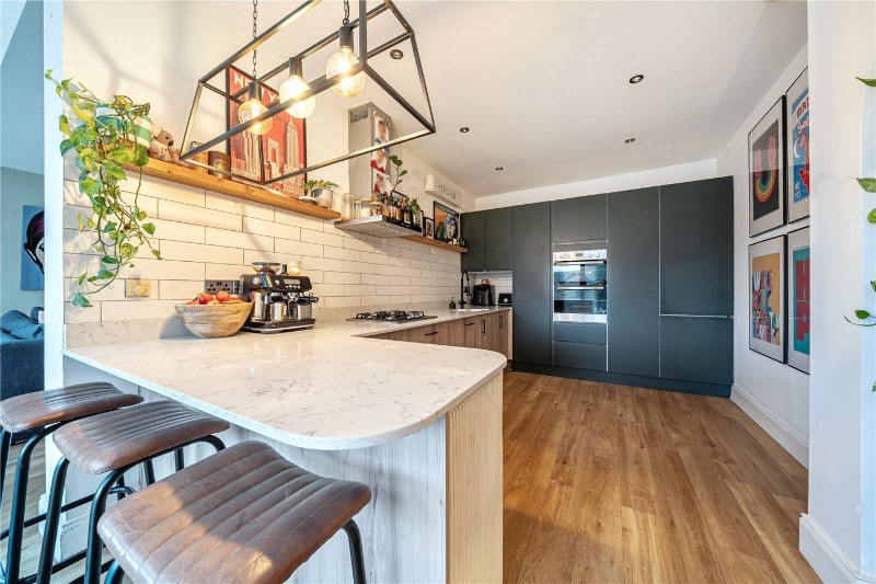 West End Grove, Farnham, Surrey, GU9