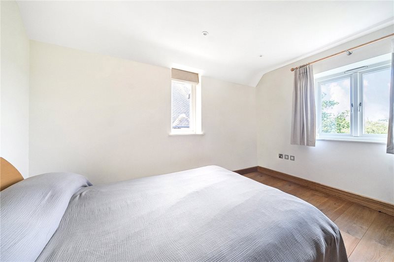 East Bridge Close, Tilford, Farnham, Surrey, GU10