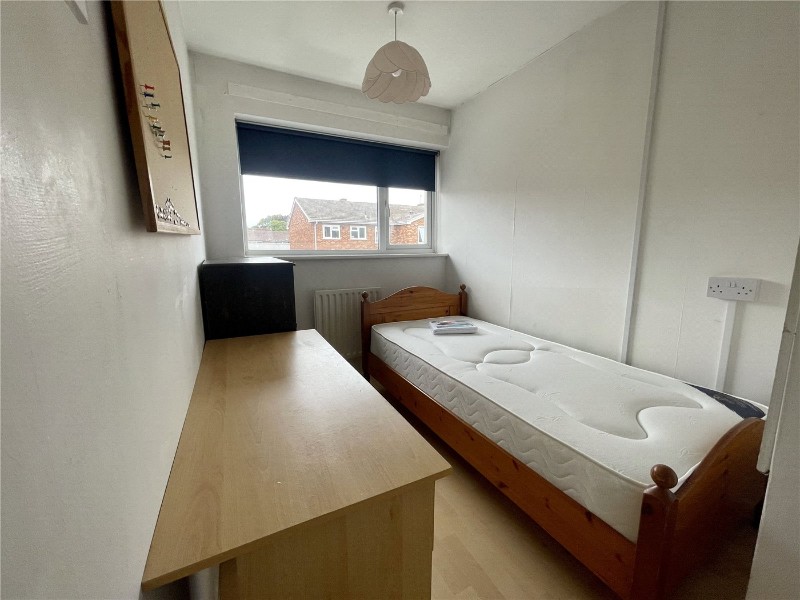 Dollis Drive, Farnham, GU9