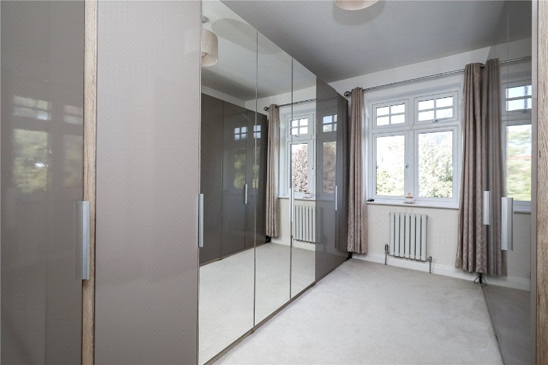 Gunnersbury Avenue, London, W5