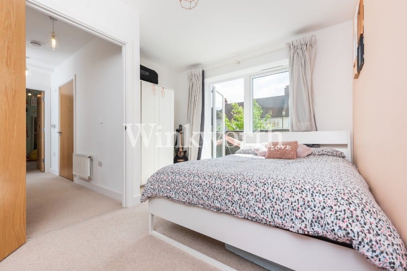 Wells Mews, London, N11