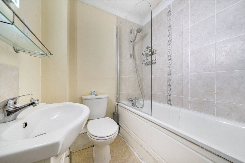 Hurlands Place, Farnham, Surrey, GU9