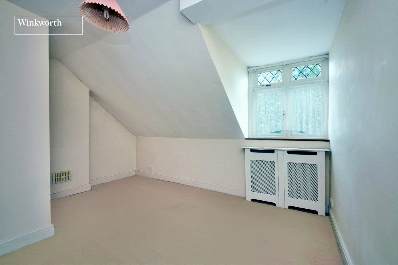 Langley Avenue, Worcester Park, KT4