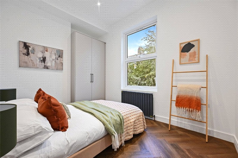 Warbeck Road, London, W12