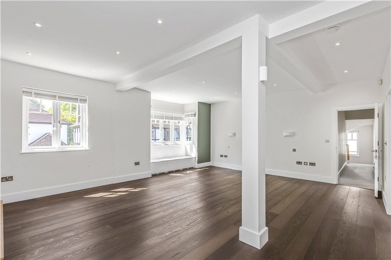 Beverley Close, Barnes, London, SW13