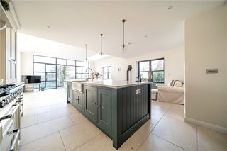 Larkfield Road, Farnham, Surrey, GU9