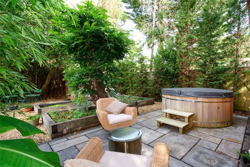Hurstbourne Avenue, Highcliffe, Dorset, BH23