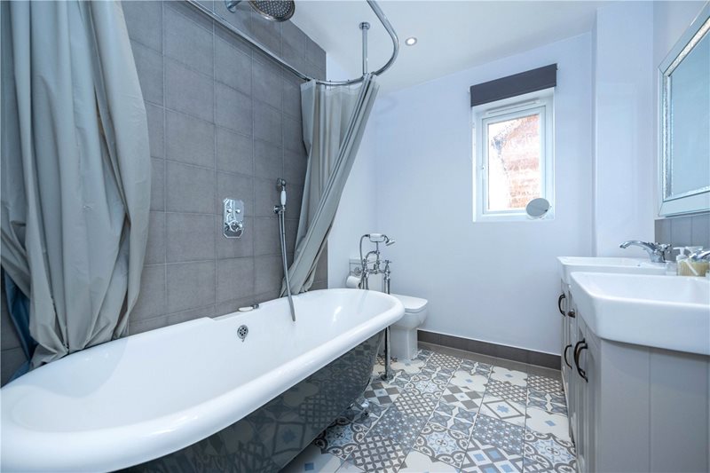 Lothian Way, Greylees, Sleaford, Lincolnshire, NG34
