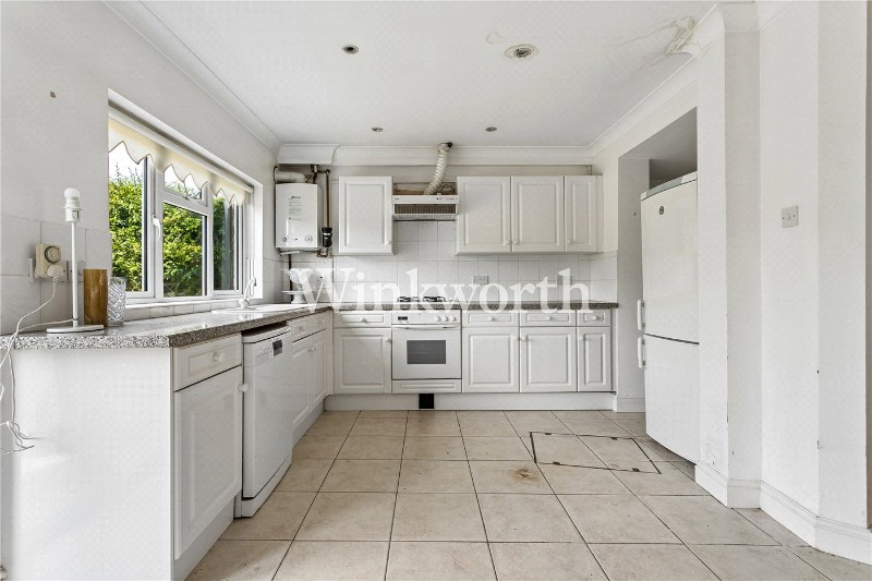 Chimes Avenue, London, N13