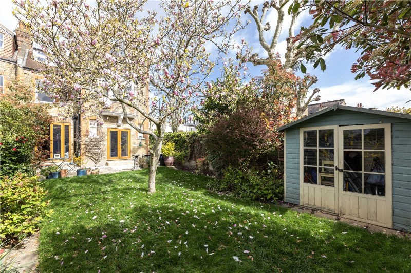Howards Lane, London, SW15
