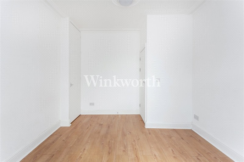 Chesterfield Gardens, Ground Floor Flat, London, N4