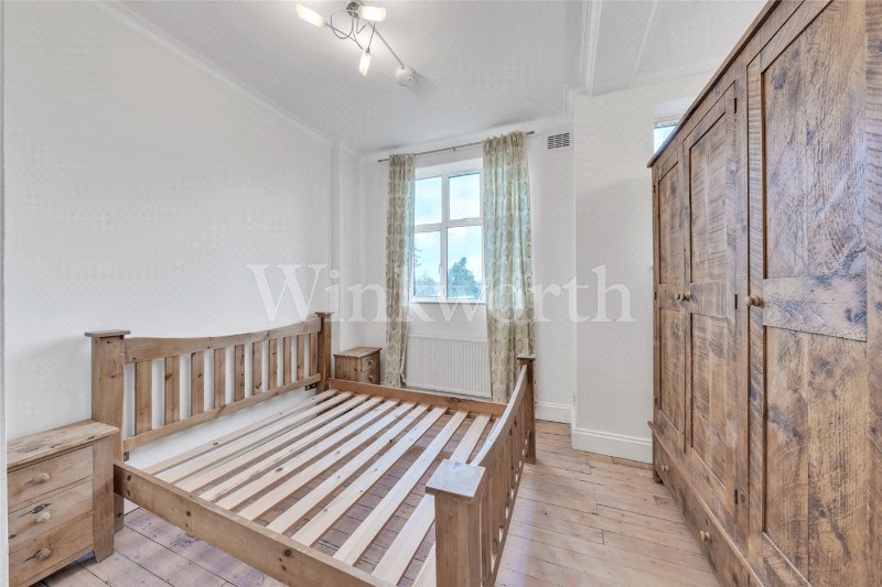 Golders Green Road, London, NW11