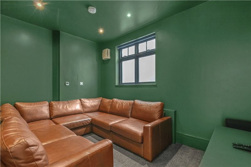 Beverley Close, Barnes, London, SW13