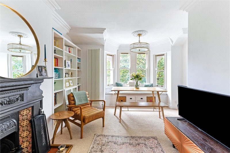 Larkhall Rise, London, SW4