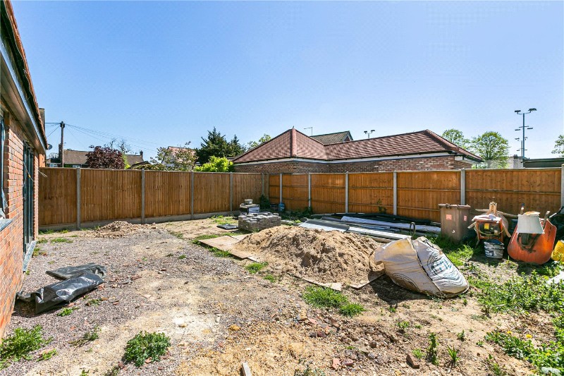 Elmsway, Ashford, Surrey, TW15